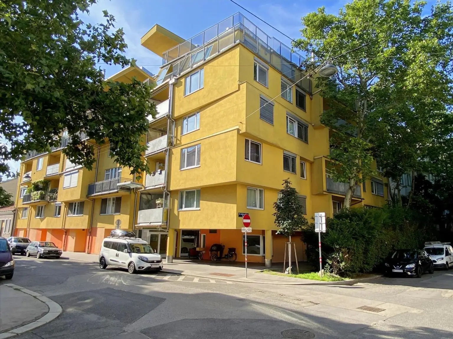 3 ZIMMER GARTENWOHNUNG | RUHE | VIEL STAURAUM | TERRASSE | 2 WC | GARAGE | EINBAUKÜCHE