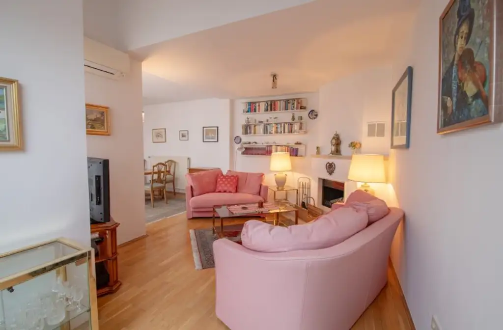 *** Dachgeschoss – Maisonettewohnung mit Garage am Naschmarkt ***