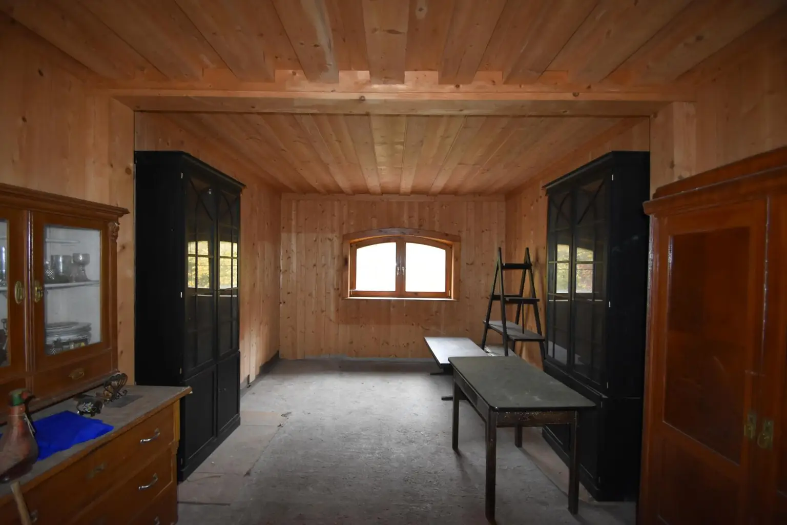 Wohnhaus mit großem Waldgrundstück