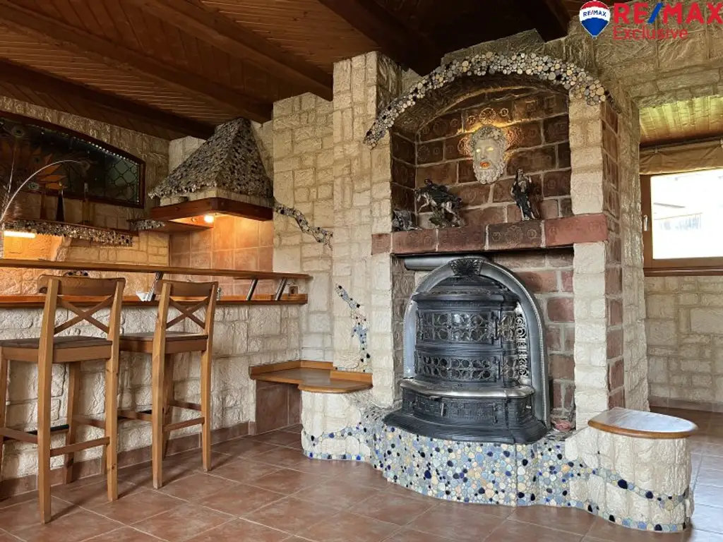 Charmantes Bauernhaus in Schwarzenbach – Ihr neues Zuhause mit Garten und Kamin!