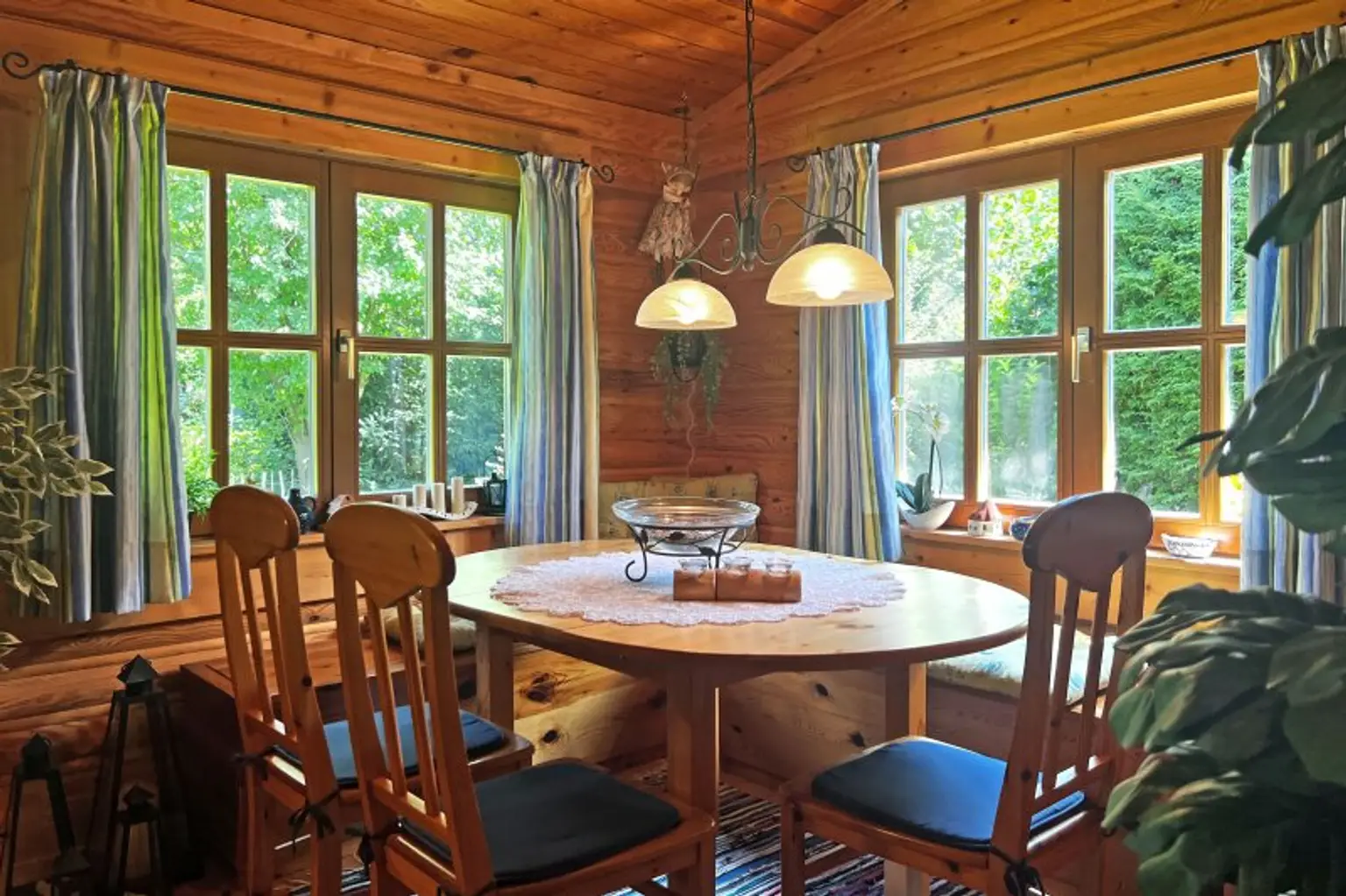Gepflegtes Holzhaus auf ebenem Grundstück in ruhiger Lage im Ortskern