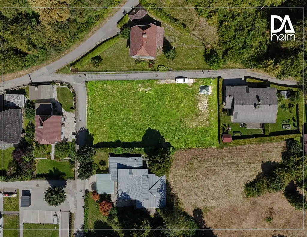 Sonniges Grundstück mit aufrechter Baubewilligung! (Bergblick)