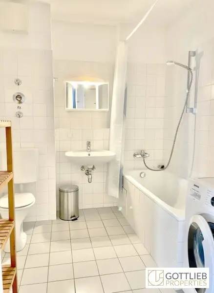 Grünruhelage nahe Arenbergpark! Teilmöblierte 2-Zimmer-Wohnung mit Loggia in Stockwerkslage