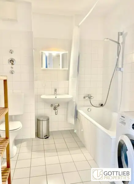 Grünruhelage nahe Arenbergpark! Teilmöblierte 2-Zimmer-Wohnung mit Loggia in Stockwerkslage