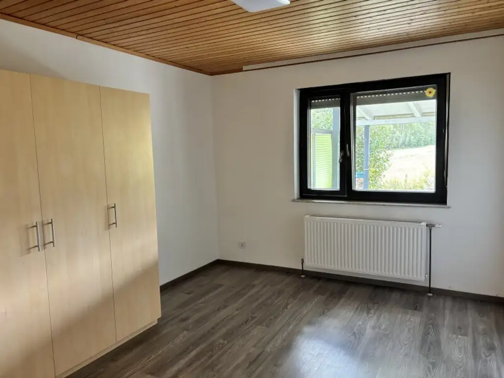 ** FAMILYS BEST **   Reinersdorf !! Bungalow mit ca. 122 m2 Wfl. in ruhiger, idyllischer Ortsrandlage mit ca. 1.200 m2 Eigengrund !!