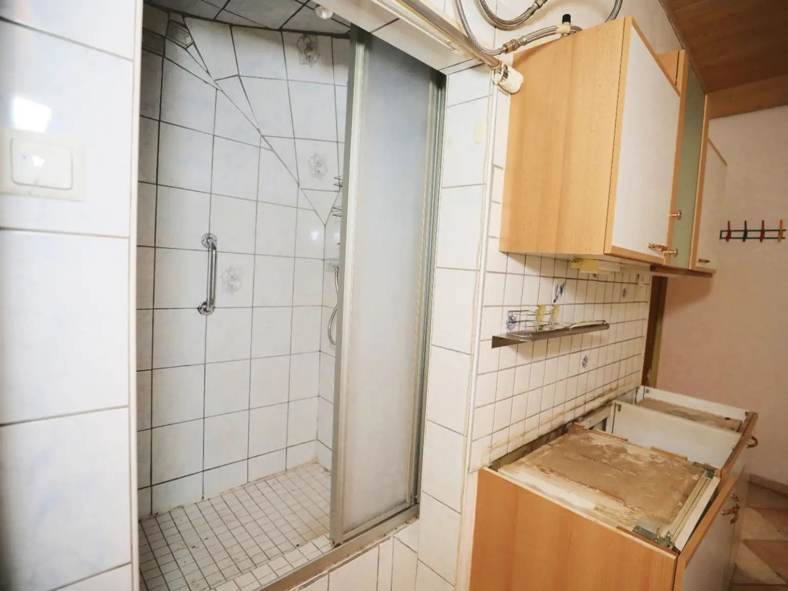 Renovierungsbedürftiges ZInshaus mit aureichend Parkplätzen im Trendbezirk Graz/Lend