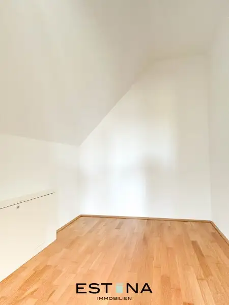 Großzügige DG-Wohnung nahe Hugo Wolf Park