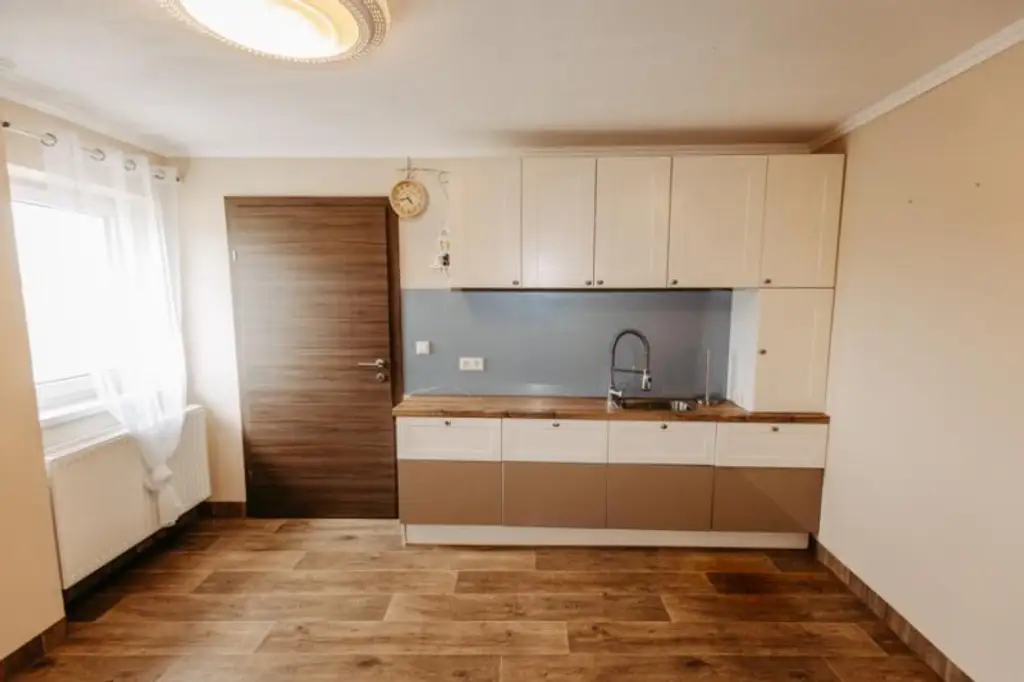 Gepflegtes, neu revitalisiertes  und liebevoll erhaltenes Landhaus. Natur, Sonne, Ruhe,  Seelenheil.