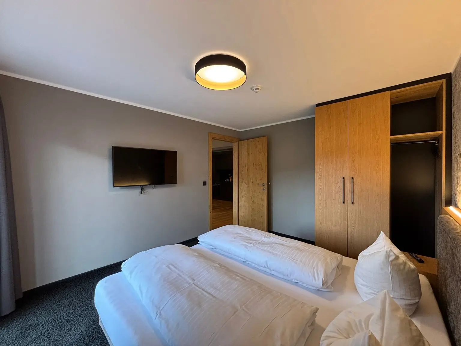 Schlafzimmer 2.JPG