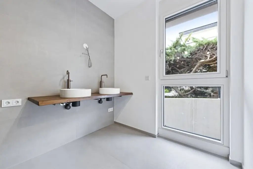 EXKLUSIVE GARTENWOHNUNG IN HIETZING MIT SALZWASSER-POOL UND SAUNA