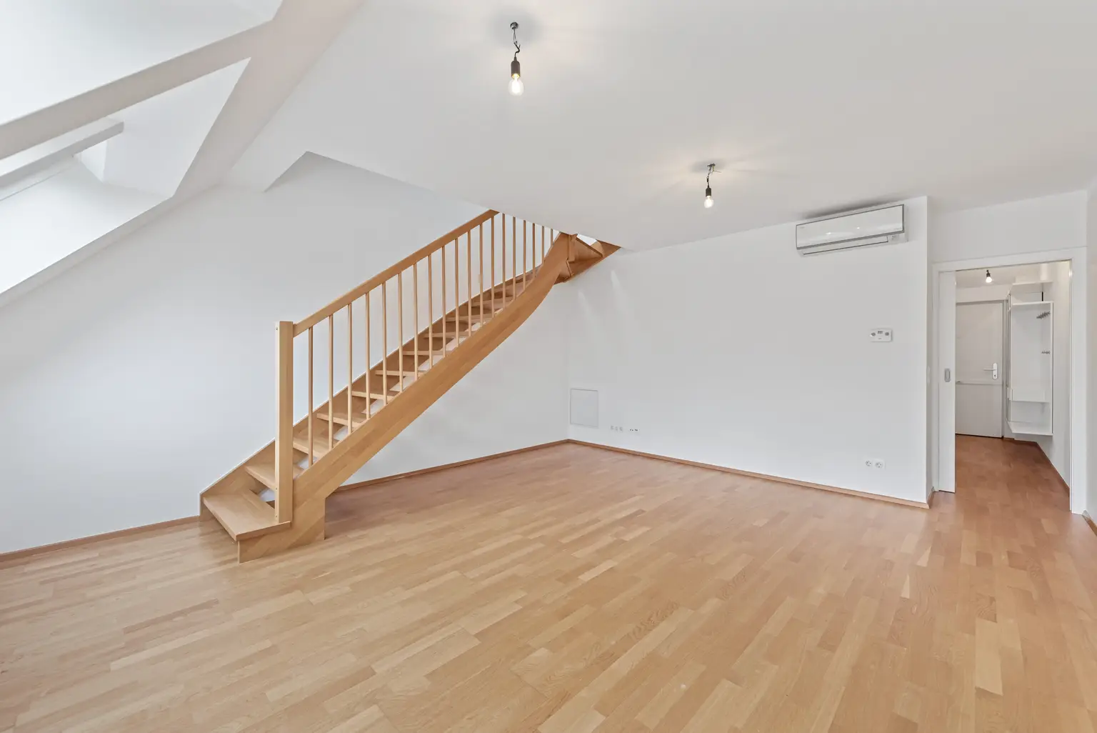 Dachgeschoßmaisonette 2 Zimmer in Toplage 1090 Wien !
