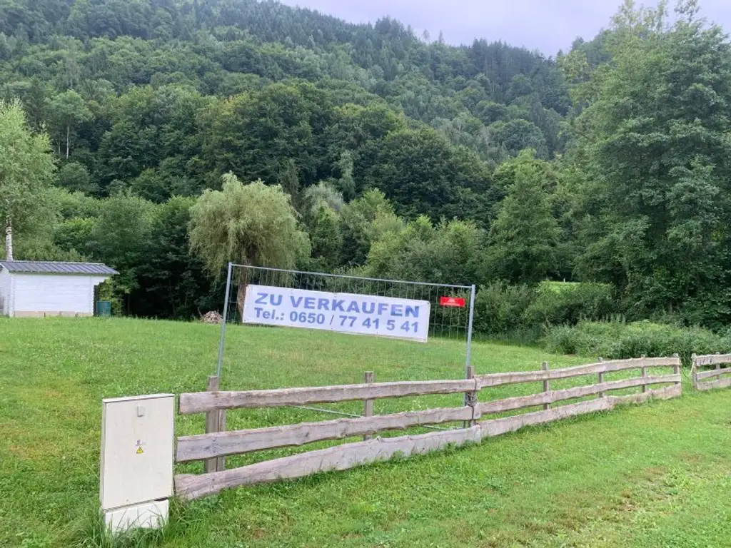 ebenes Baugrundstück  1159 m² -  Alt Ossiach  - ohne Bauverpflichtung - Mit weißer Gartenhütte  : )