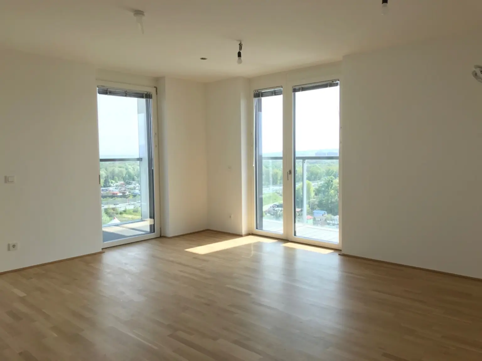 Top 358 -3 Zimmer ERSTBEZUG mit Freiflächen/CITY FERNBLICK - mit Fitness-Club im Haus!