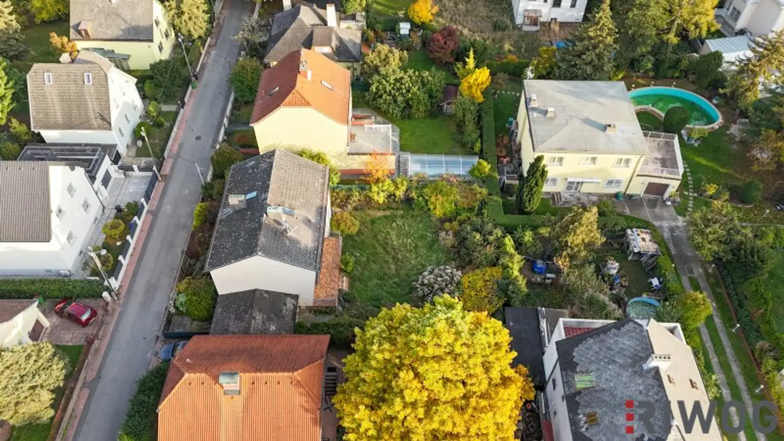 EIN- ODER ZWEIFAMILIENHAUS, gute Substanz, Modernisierungsbedarf