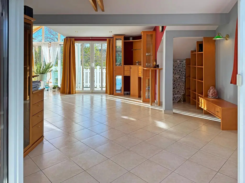 "Coole Liegenschaft - überdachtes Pool inklusive!"