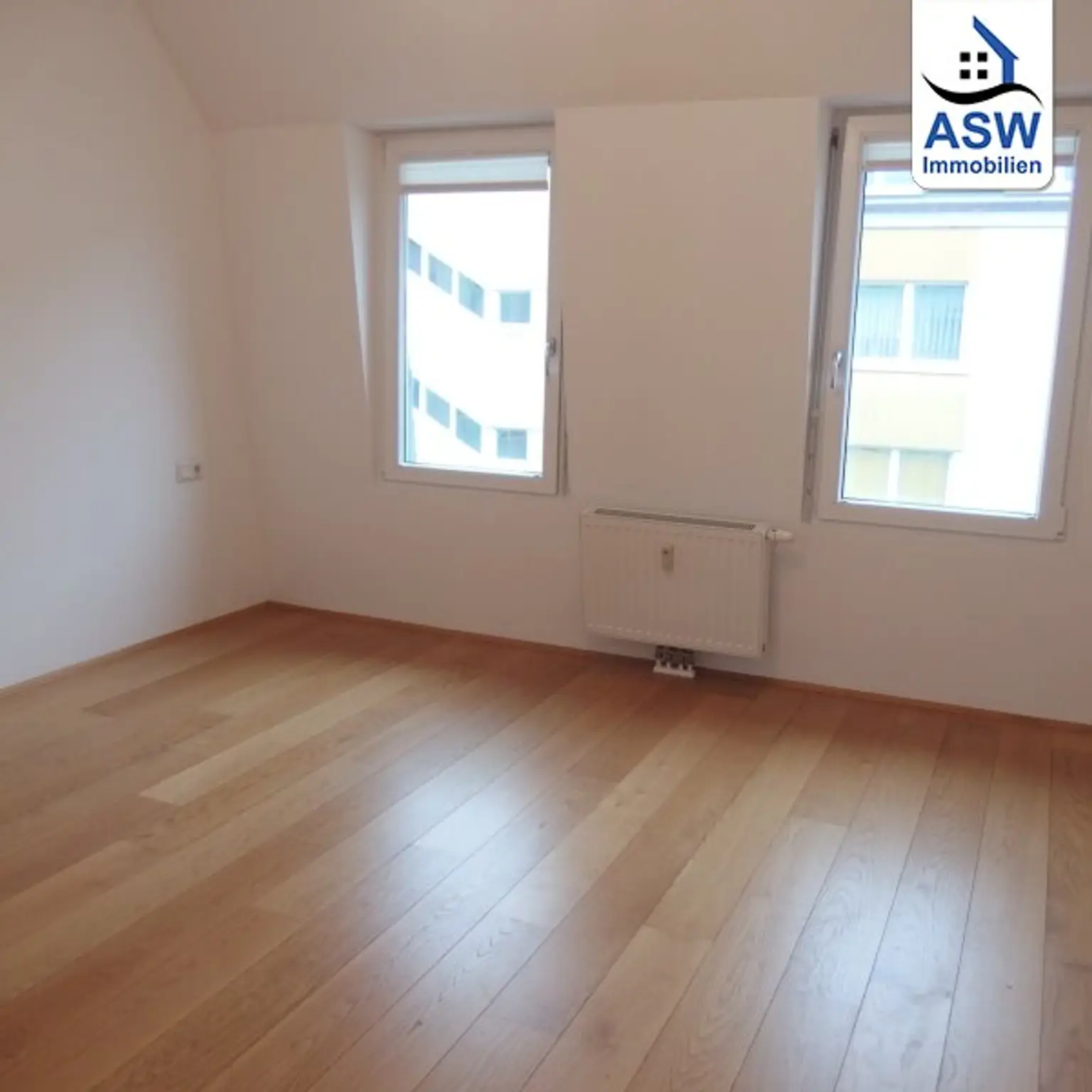 Wunderschöne 3-Zimmer Dachgeschoßwohnung mit Balkon in U-Bahn-Nähe (U3)