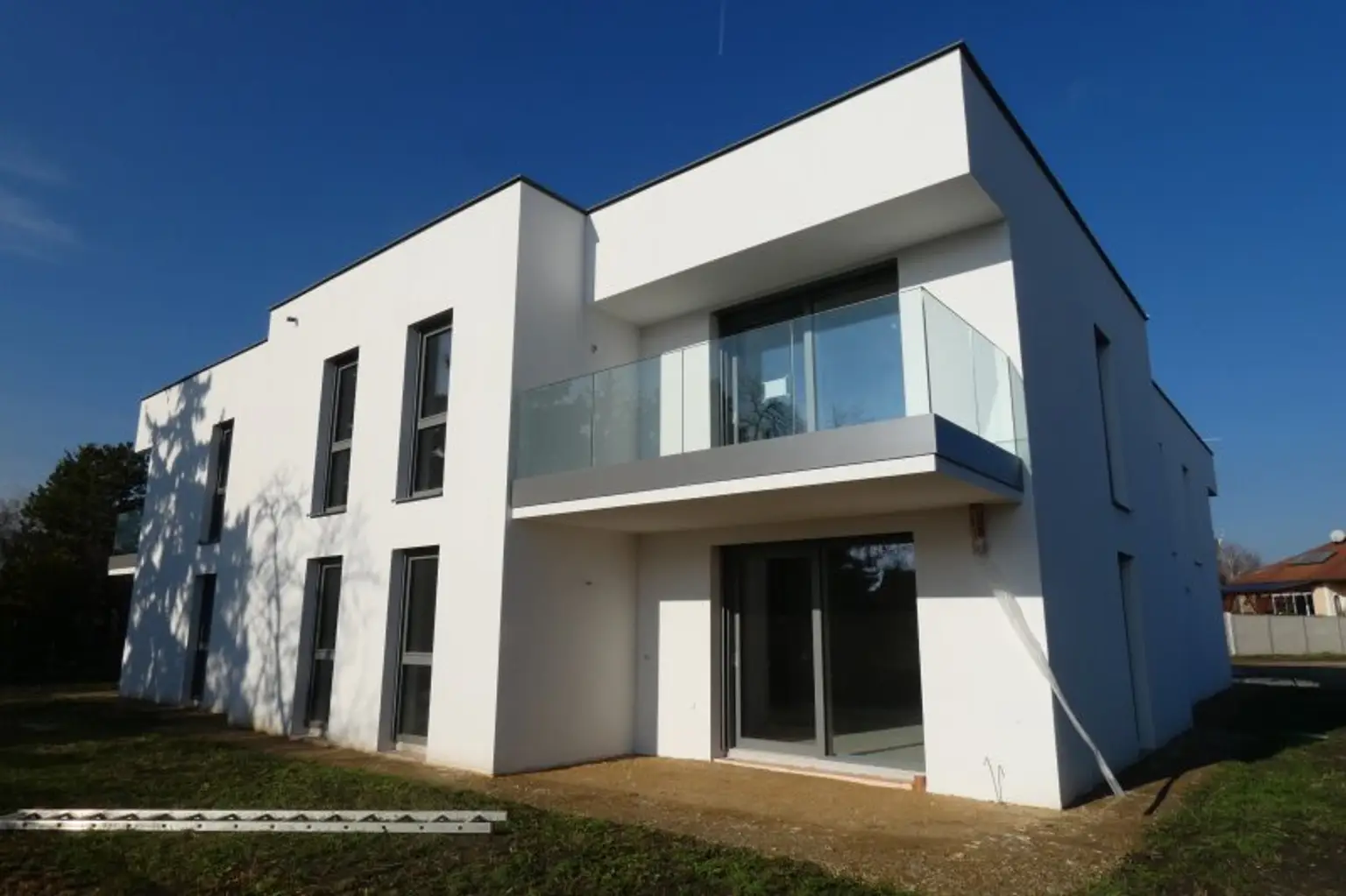 NATURNAH ENERGIEEFFIZIENT EIGENGARTEN BEREITS BELAGSFERTIG