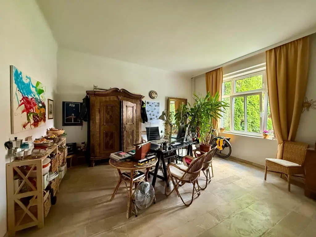 Stilvolles Einfamilienhaus mit Indoor-Pool, Sauna & Garten