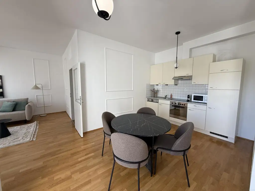 Exklusive Dachgeschoss-Wohnung in Top-Lage mit Terrasse und Schlossbergblick!  ++Videorundgang++