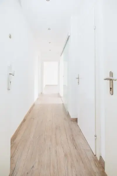 AB 01.01.2026 VERFÜGBAR I NEUE KÜCHE I BALKON  I RUHIG I BADEWANNE I LICHTDURCHFLUTET I SONNIG I ZENTRAL I HAUSTIERE WILLKOMMEN I PROJEKT WOHNEN I