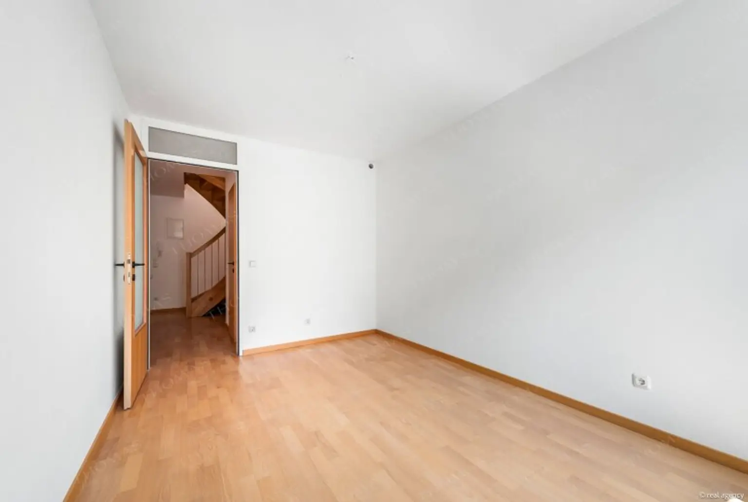 Lichtdurchflutete Maisonette mit Dachterrasse direkt am Währinger Park