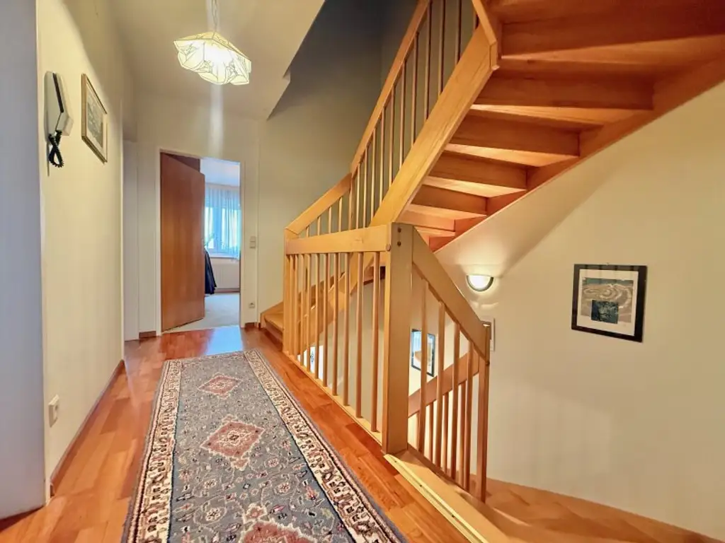 Familienidylle auf 4 Etagen in Essling I ca. 209m² benutzbare Fläche I Kamin I Naturnah & top Anbindung