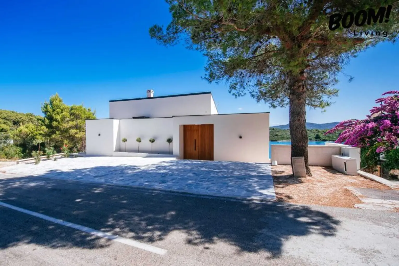 Mediterraner Traum trifft moderne Urbanität - Stillvolle Design Villa im Herzen der Insel Iz