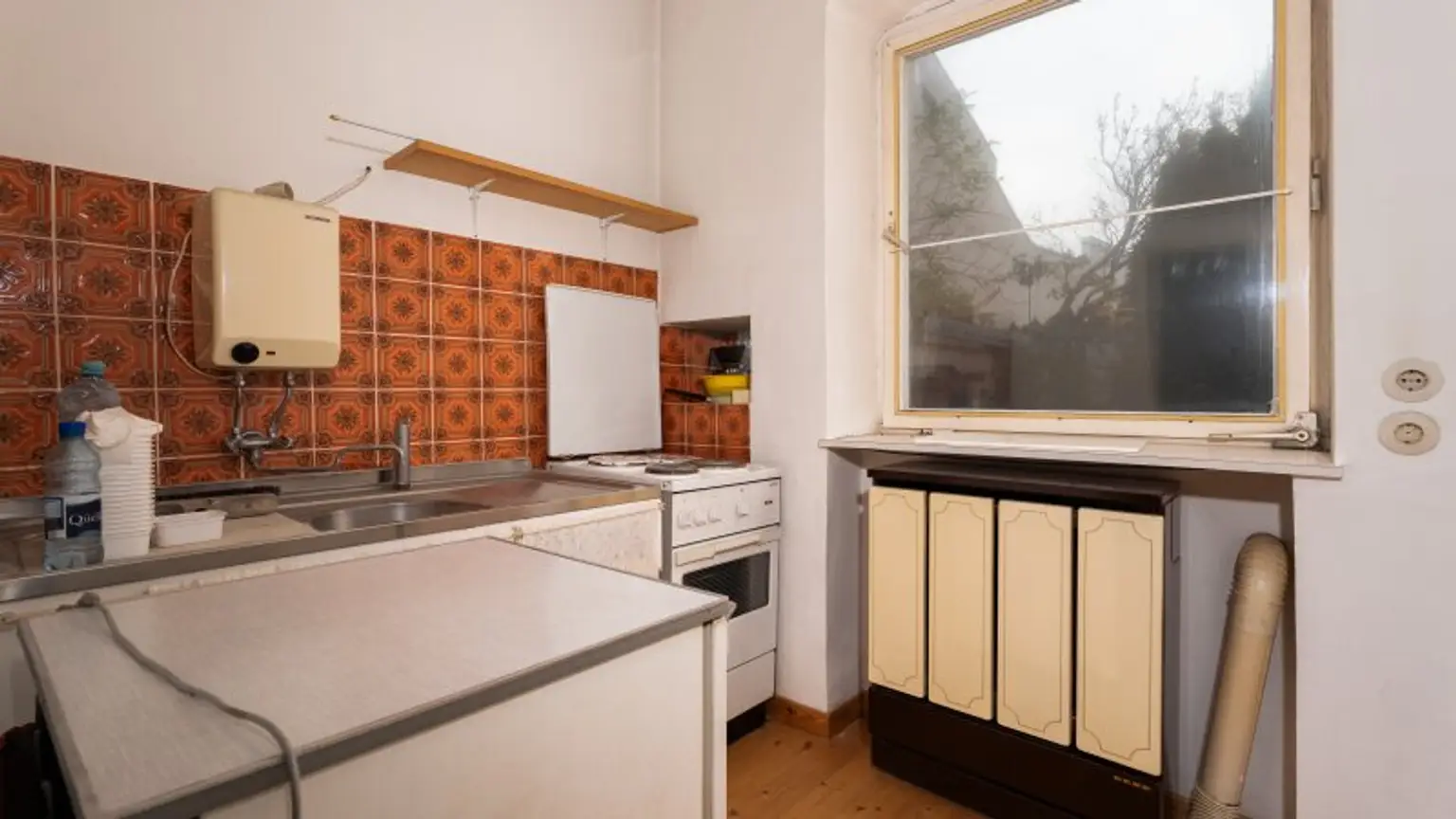 Sanierungsbedürftiges Ein / Zweifamilienhaus in Kerngebiet von Gänserndorf