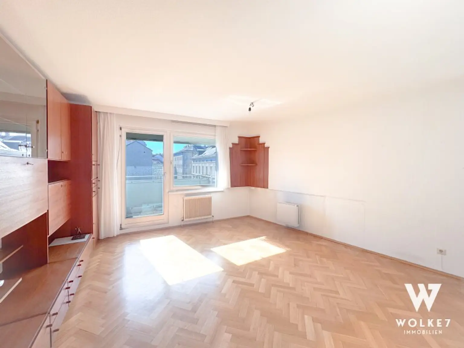 Gut aufgeteilte Wohnung mit Balkon | KFZ Stellplatz | Klimaanlage | Nähe U-Bahn U4 & 57a