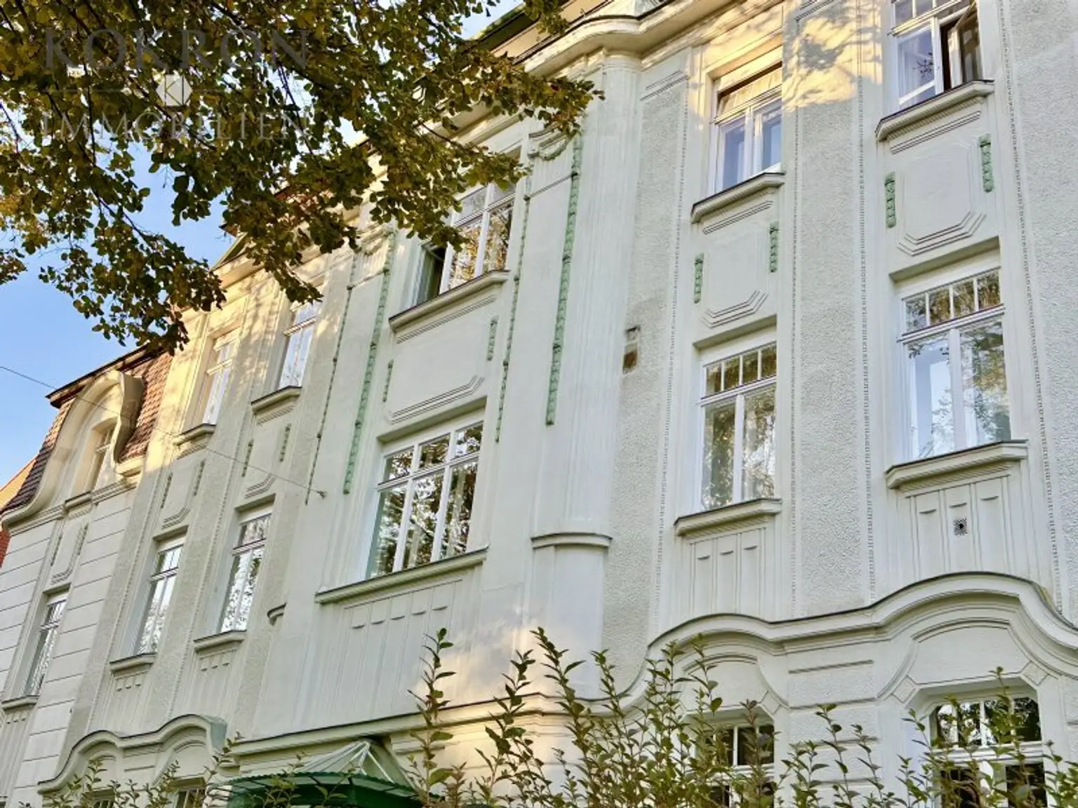 Wo Geschichte atmet und Ruhe wohnt - Ihre Altbauwohnung mit Balkon in Alt-Hietzing