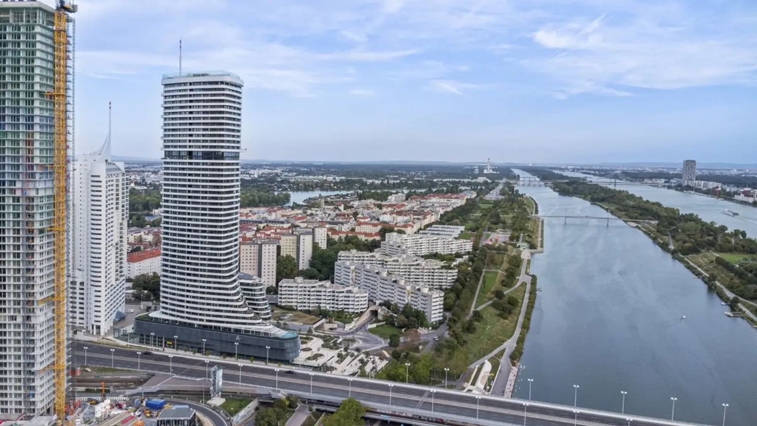 Danube Flat (2) | ++ SKYLINE DREAM on the 26th Floor ++ LUXURY with PANORAMIC VIEW | Prima Service Immobilien