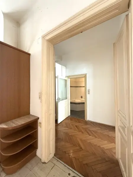 AltbauWohnung - Erstbezug nach Sanierung