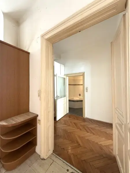 AltbauWohnung - Erstbezug nach Sanierung