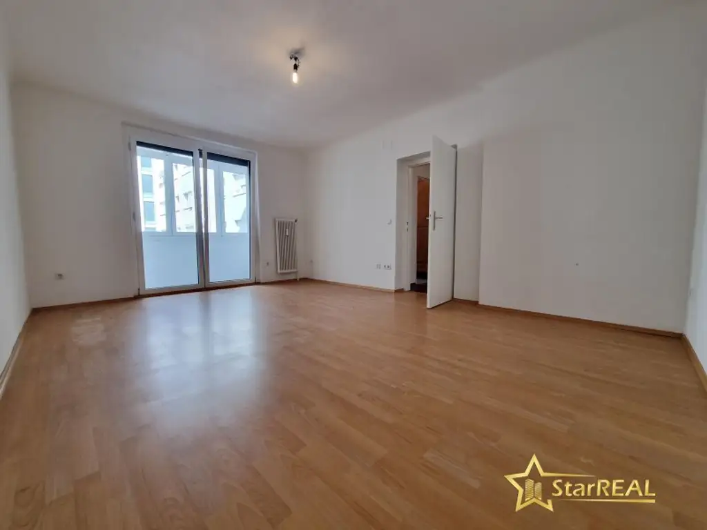 FERNWÄRME-HEIZUNG! ÄUSSERST GEPFLEGTE 3 ZIMMER-WOHNUNG IM 2. LIFTSTOCK. ZENTRALE, RUHIGE LAGE.