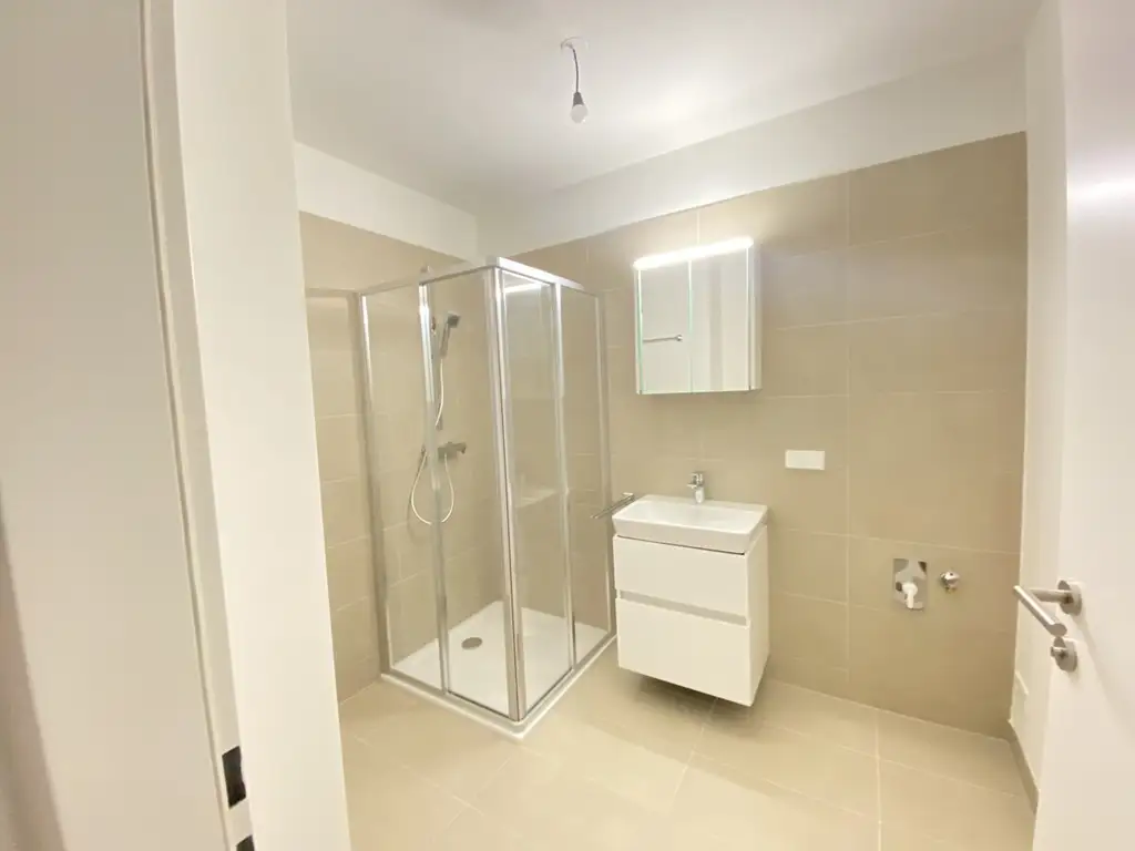 ERSTBEZUG Top Wohnung U3 2 Zimmer + Loggia - 1 bedroom apartment + loggia U3  +  TG Parkplatz