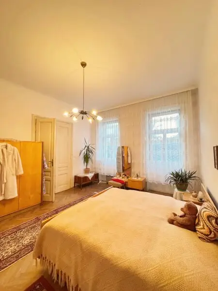 ++NEU++ Wohnungspaket! Seltene Gelegenheit: ZWEI nebeneinanderliegende Stilaltbauwohnungen nahe Park – unbefristet vermietet!  Prächtige Liegenschaft beim Ebner-Eschenbach-Park!
