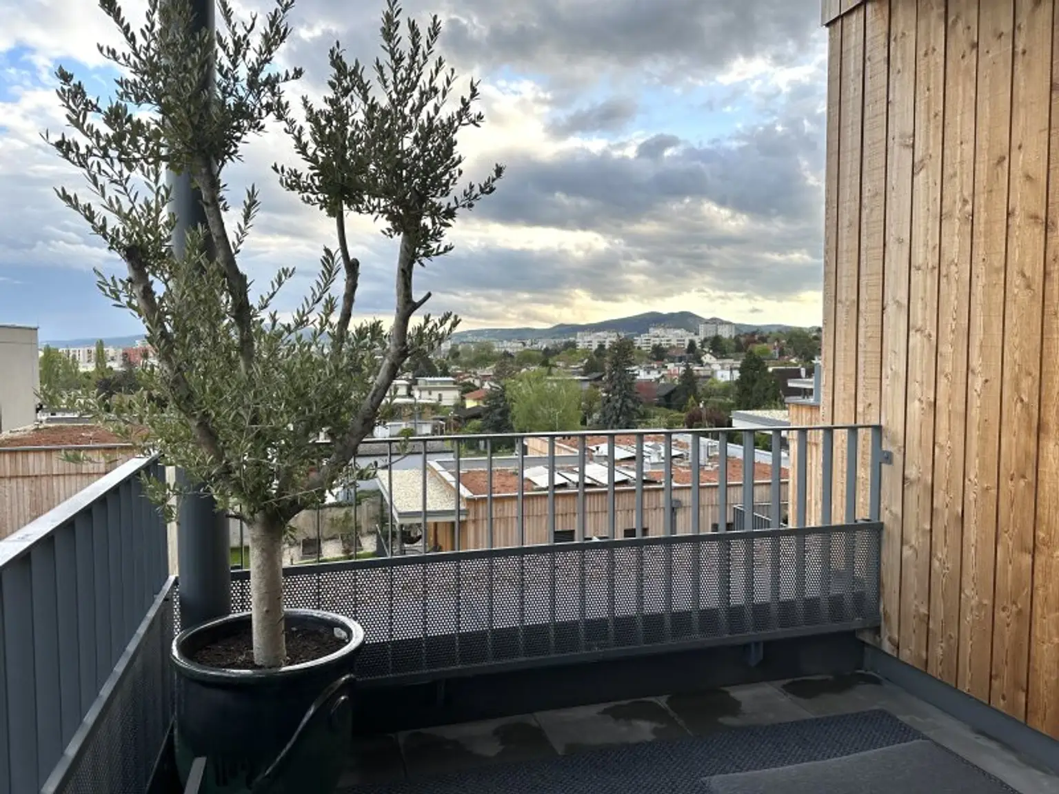 Wunderschöne & vollmöblierte 2-Zimmerwohnung in absoluter Ruhelage mit schönem Ausblick von großer Terrasse - en suite Badezimmer inklusive