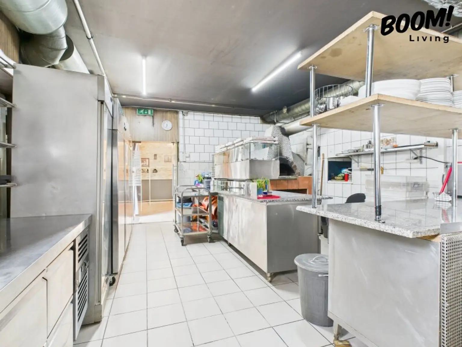 Attraktives Geschäftslokal in 1110 Wien: 1337m², Garten & Kleinhaus für 4.100€/Monat!