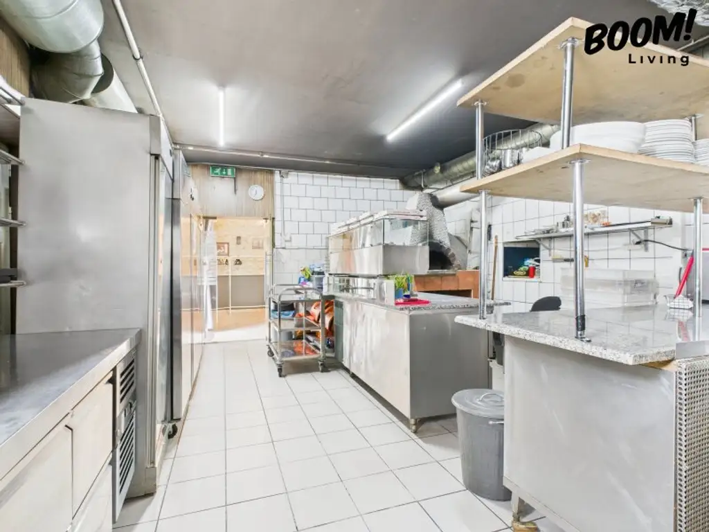 Attraktives Geschäftslokal in 1110 Wien: 1337m², Garten & Kleinhaus für 4.100€/Monat!