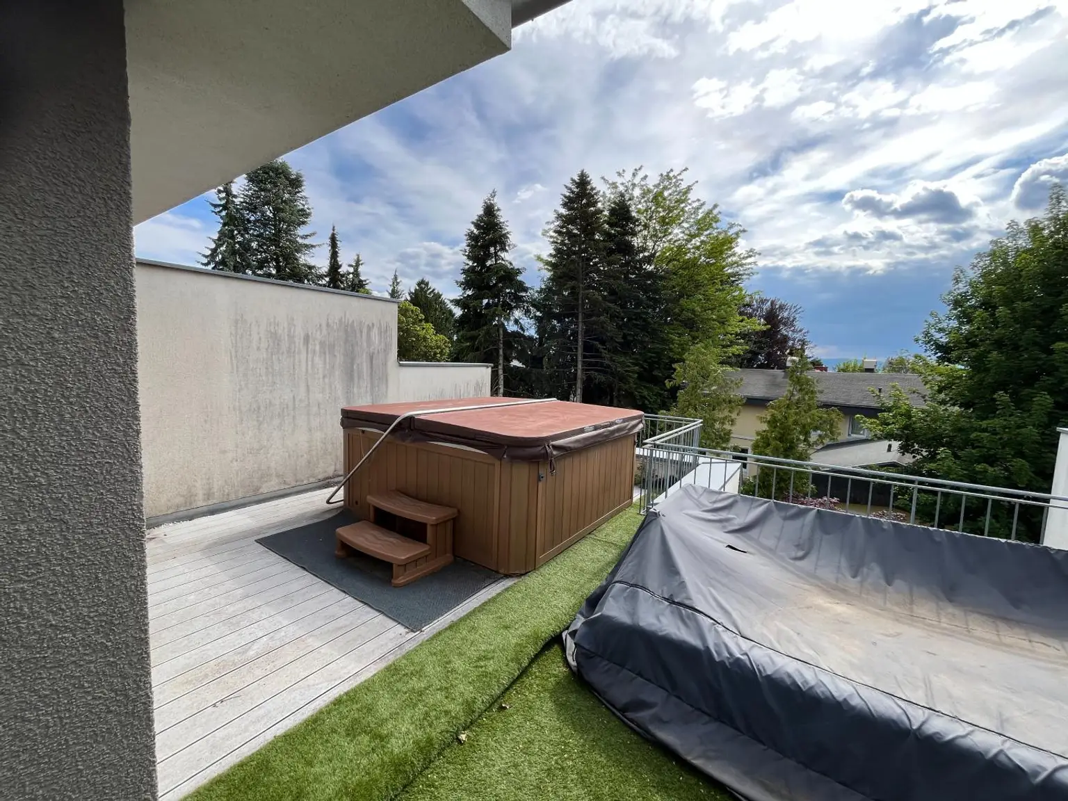 Terrasse mit Jacuzzi