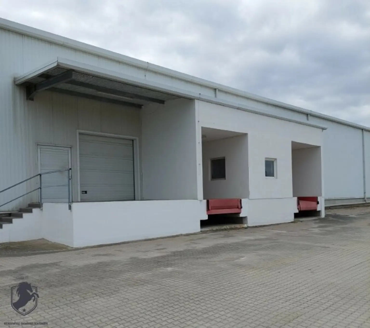 Lagerhalle mit 200 m² zu vermieten.