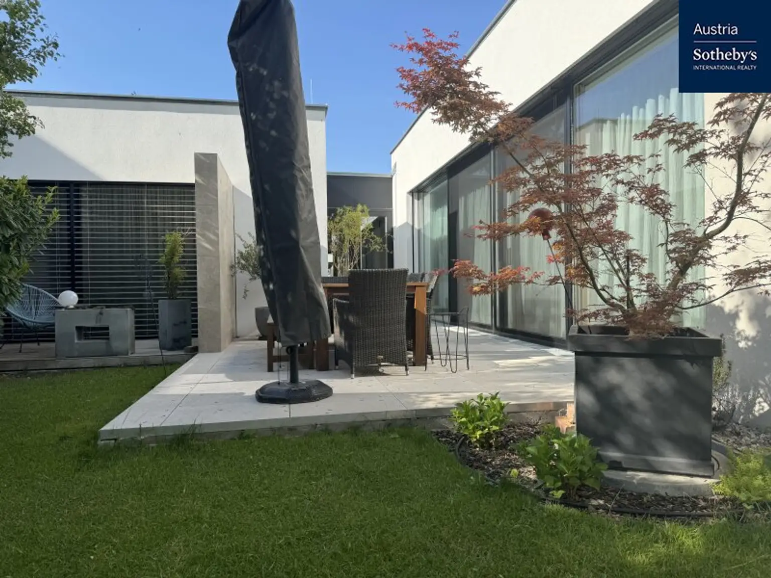 Privatsphäre & Perfektion – Architektenvilla mit Garten, drei Terrassen & Homeoffice