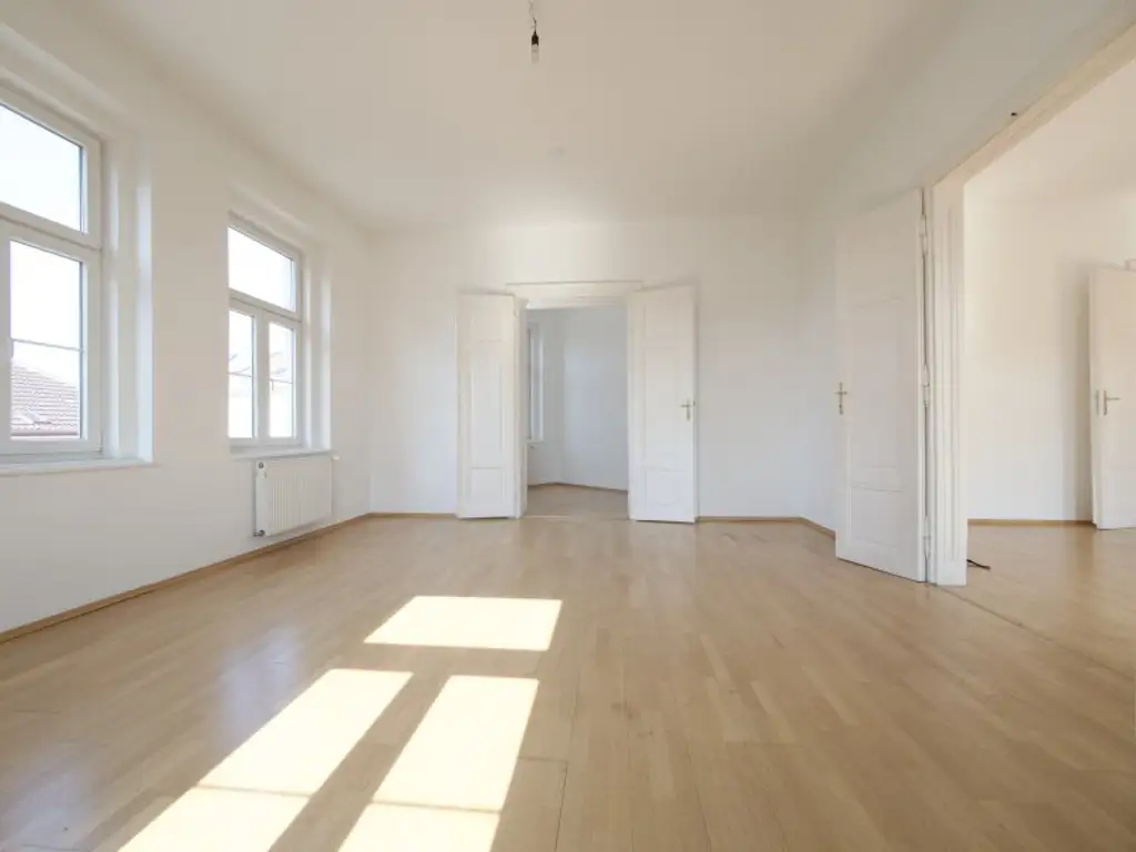Lichtdurchflutete 4-Zimmer-Altbauwohnung in klassischem Gründerzeithaus in U-Bahn-Nähe
