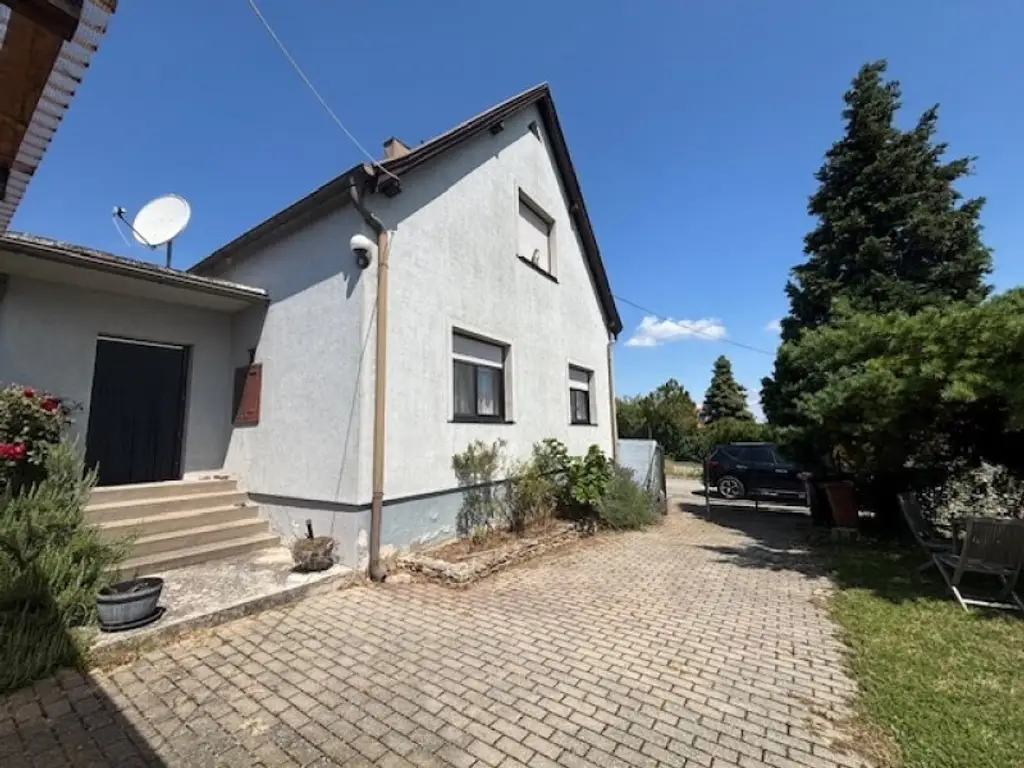 Breitenbrunn - Charmantes Einfamilienhaus mit sonnigem Garten und teilweisen Seeblick