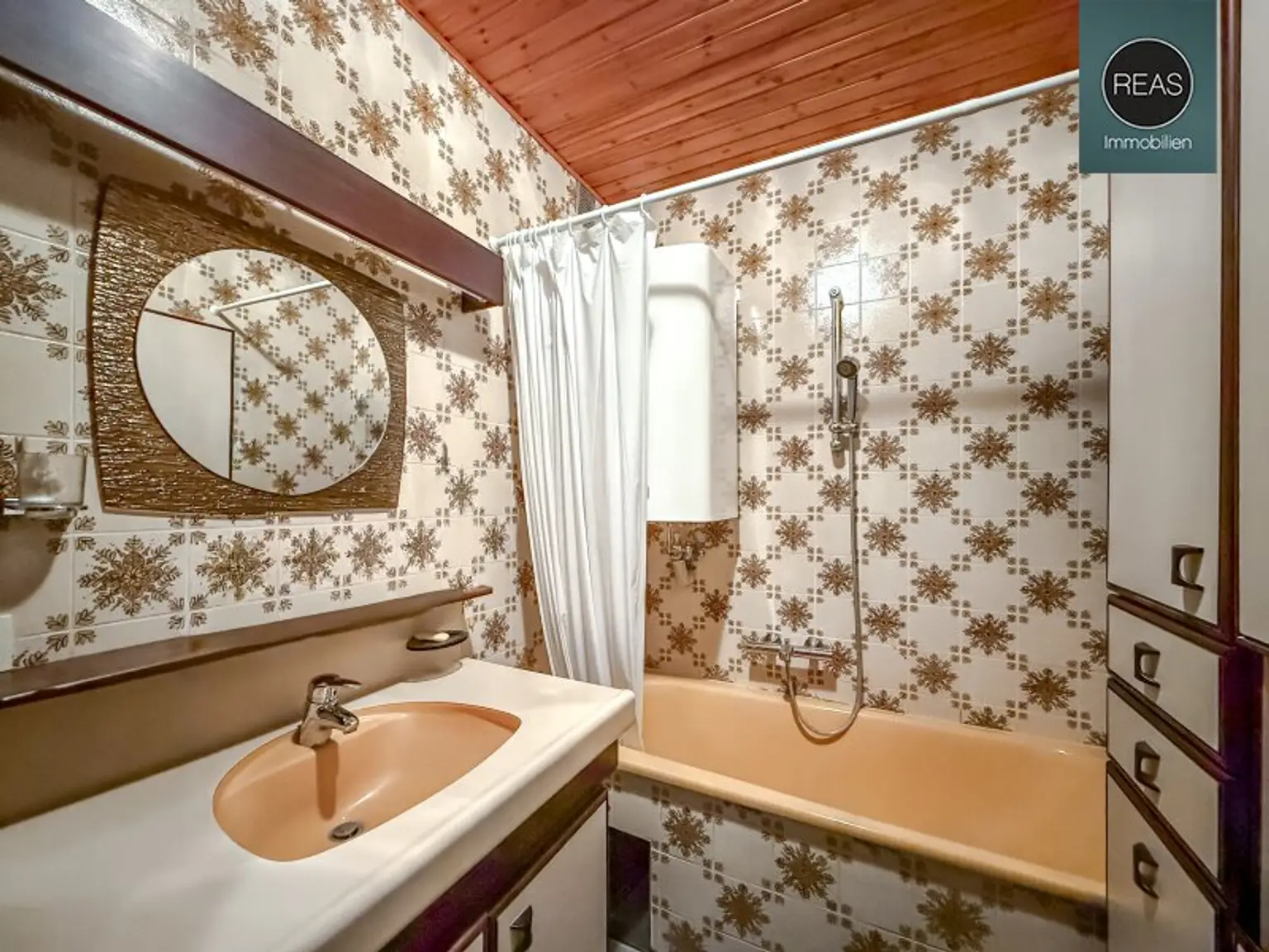 Gepflegte Wohnung mit Loggia in St. Valentin! Zentrumslage!