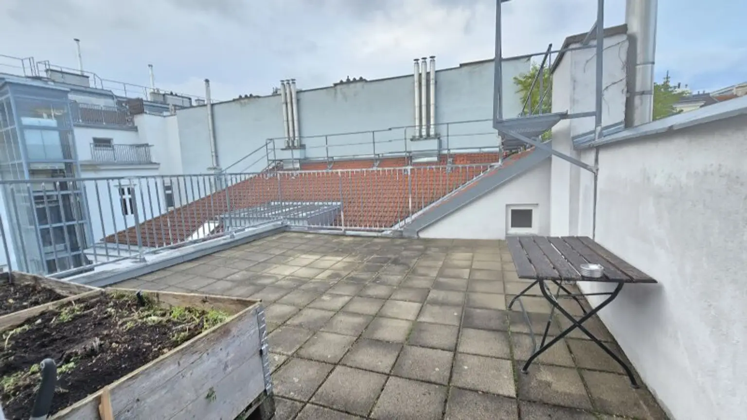 Schöne 4 Zimmer Wohnung mit große Terrasse. Nähe Westbahnhof U3/U6