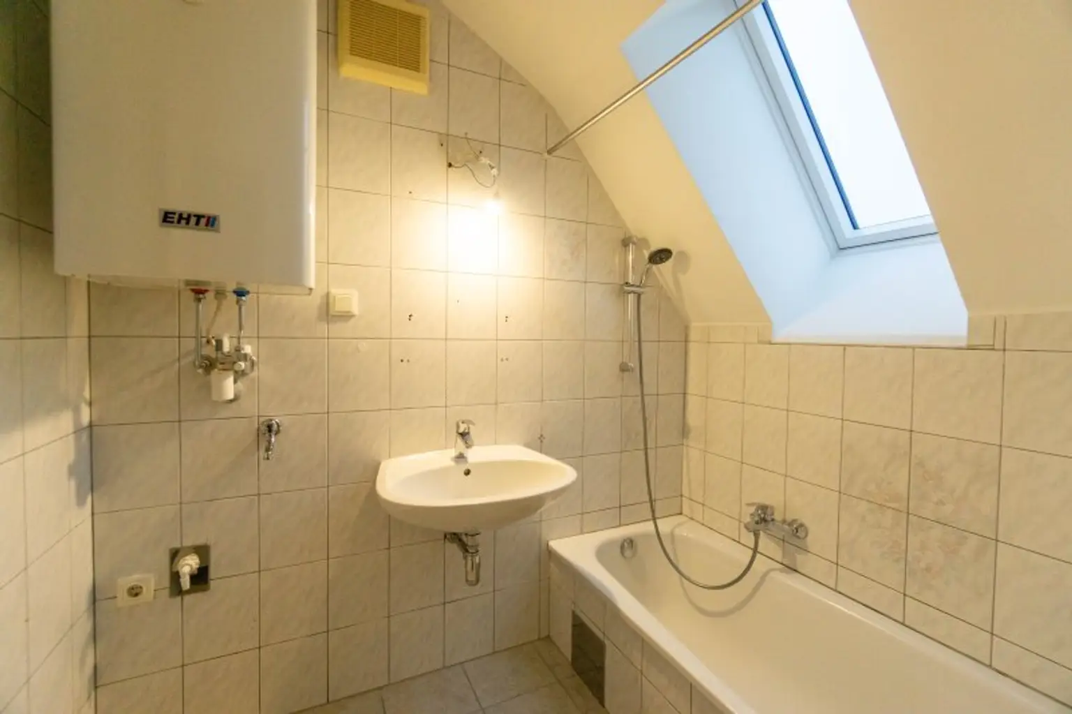 Badezimmer mit Wanne