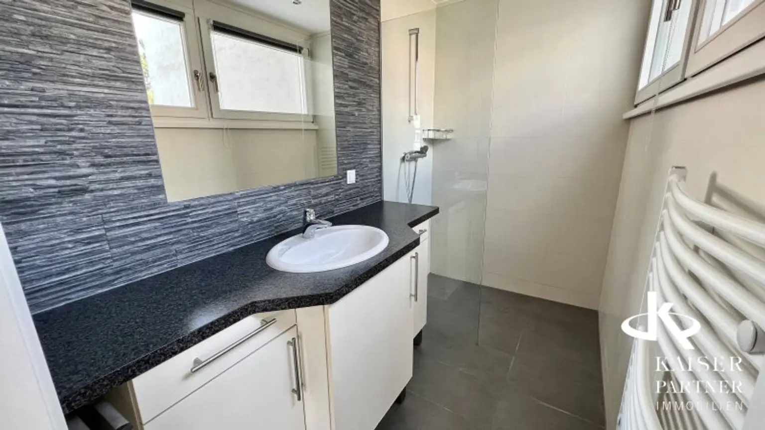 Kaasgraben, moderne 4-Zimmer-Wohnung mit 2 Balkonen, perfekte Raumaufteilung!