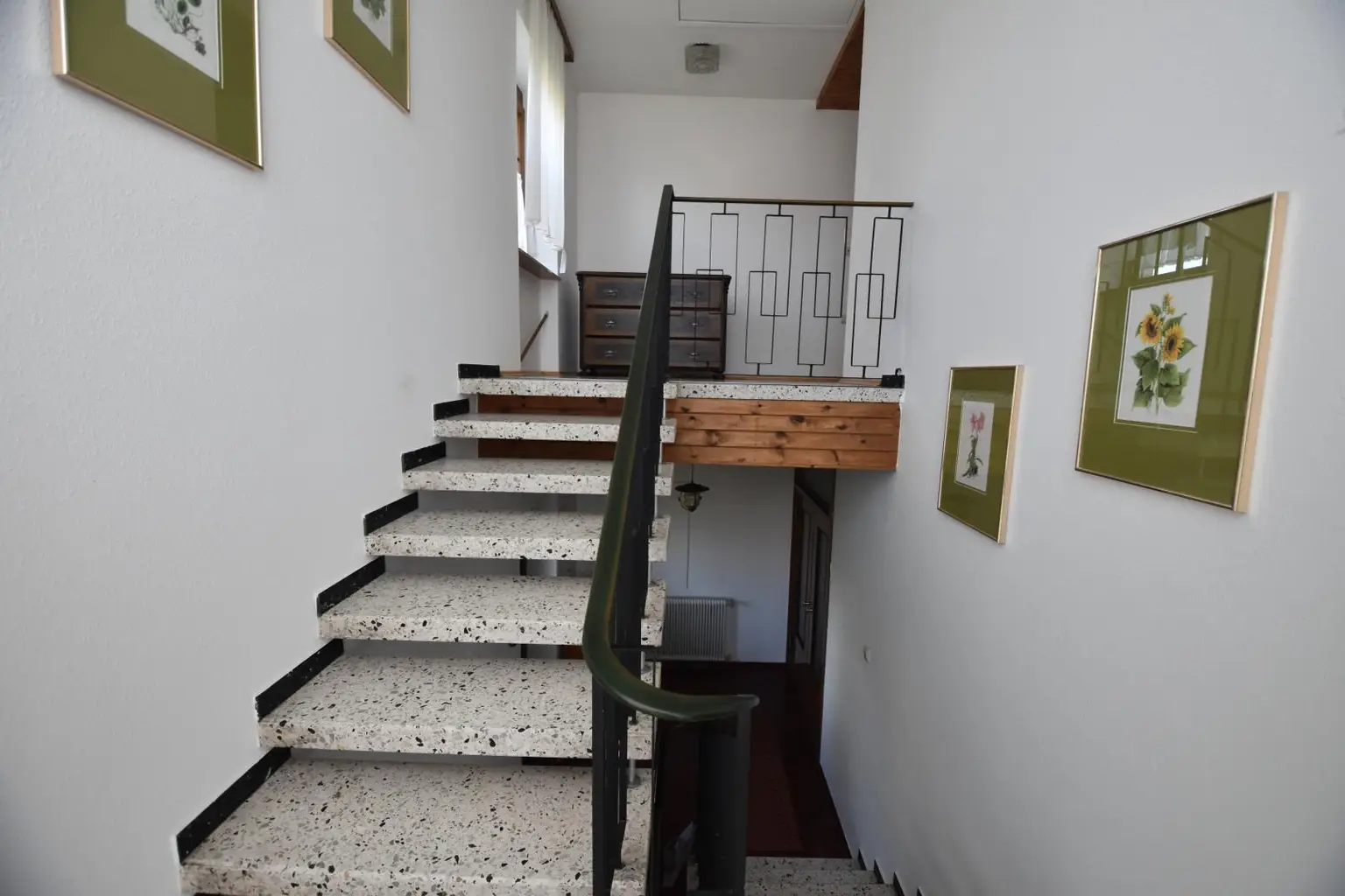 Mehrfamilienhaus mit viel Potenzial und Bauland-Agrar Widmung!