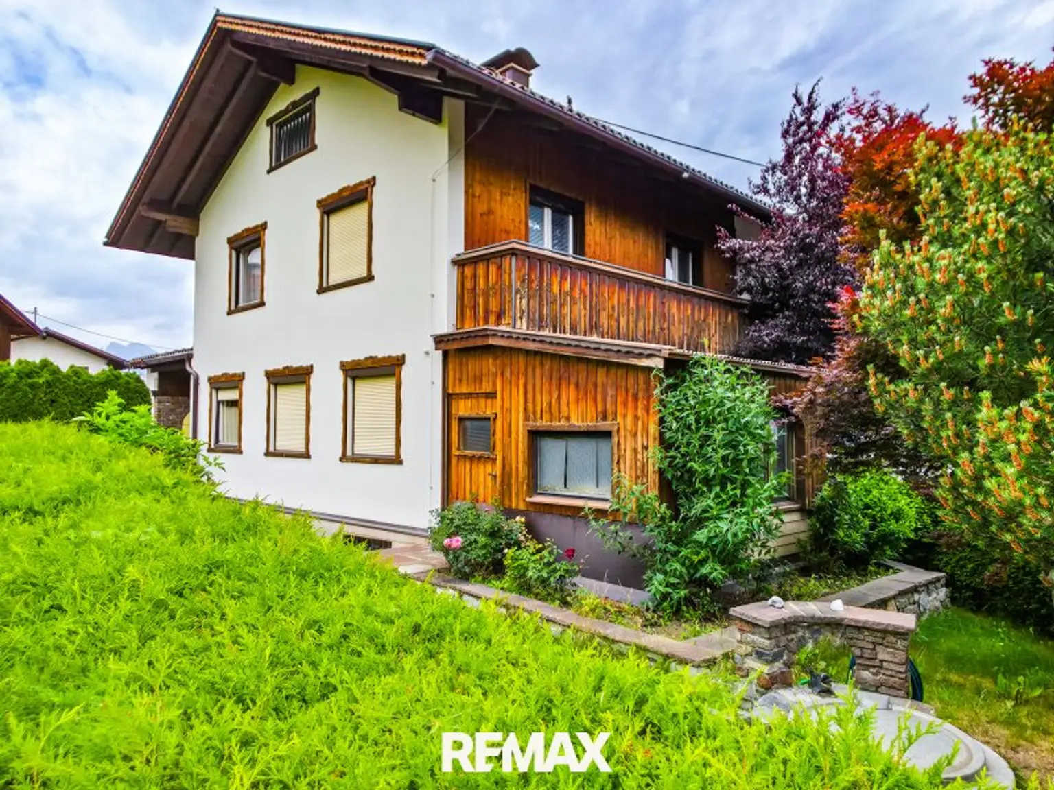 Großzügiges Einfamilienhaus mit vielseitigen Nutzungsmöglichkeiten in sonniger Lage von Oberperfuss!